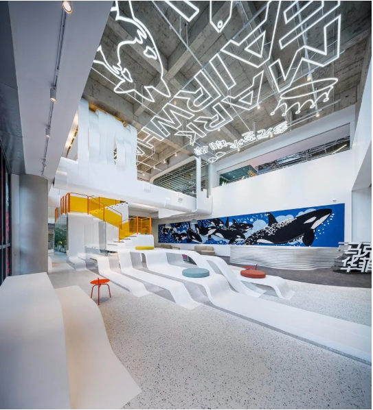 辦公室規(guī)劃成這樣 你還想在家辦公嗎？--馬克華菲上?？偛哭k公室